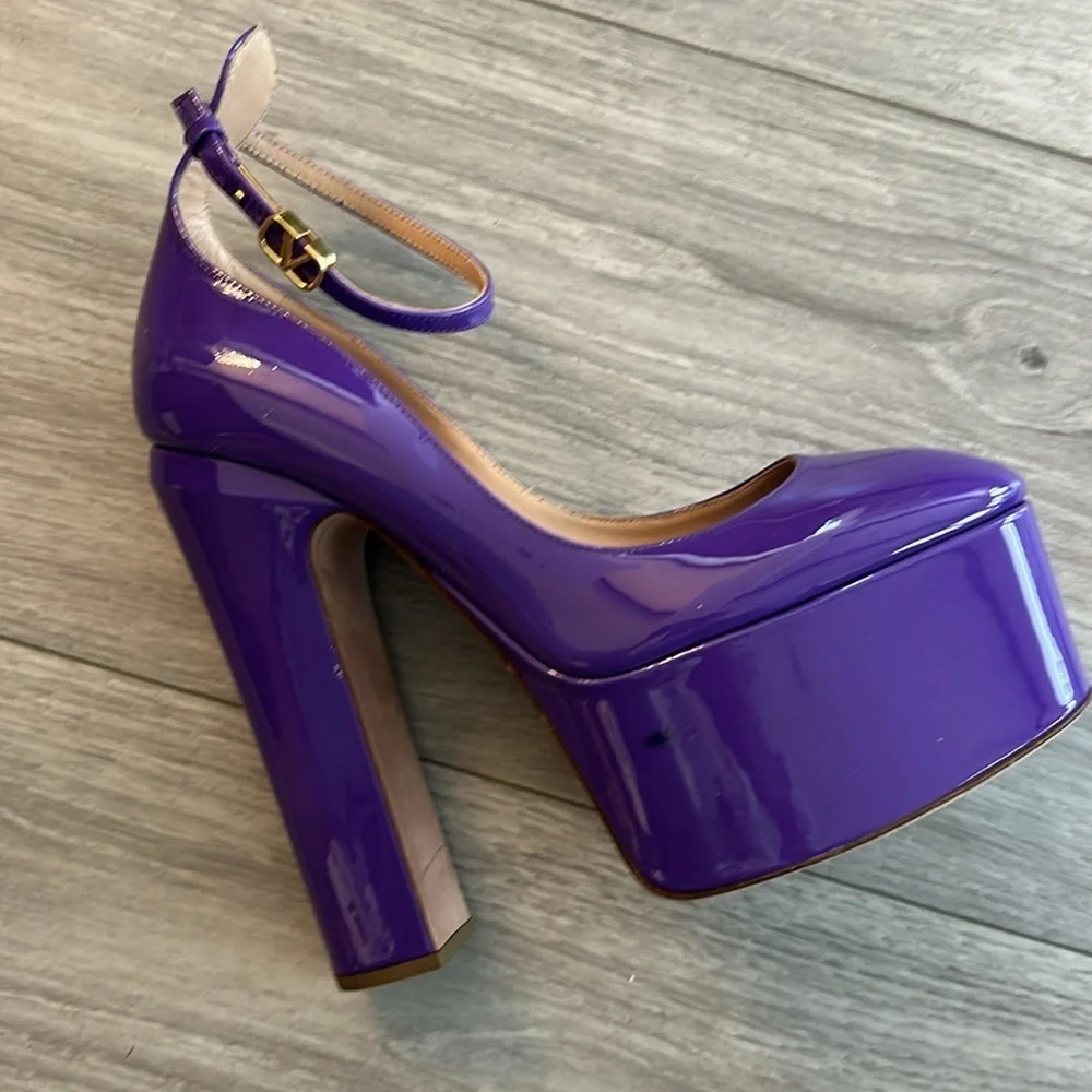 ONE SHOE Valentino Garavani Glossy Purple Platform Heels 38 1/2